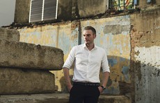 “Chàng Tây” Kyo York khóc khi hát về mẹ