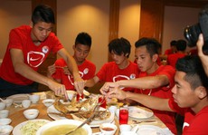 U19 Việt Nam mất 12 giờ mới đến được Brunei