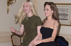 Angelina Jolie 'đọ dáng' với Elle Fanning