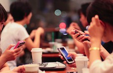 Ly hôn vì vợ nghiện smartphone