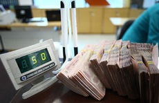Ngân hàng đồng loạt cắt giảm lương, thưởng, lợi nhuận... vì Covid-19
