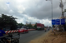 CSGT mướt mồ hôi, giao thông rối vì biển báo mới