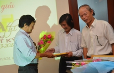 Các tác giả hân hoan nhận giải phóng sự, bút ký của Báo Người Lao Động