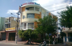 Bắt chuồn chuồn, thanh niên 38 tuổi bị ngã lệch cột sống