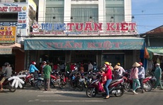Nghe đồn vàng kém chất lượng, dân đổ xô đi bán vàng