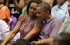 Ông Obama tặng quà sinh nhật 'độc' cho vợ
