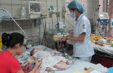 Trước giờ Bộ trưởng Y tế thị sát: Anh tử vong, em nguy kịch vì sởi