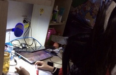 Sinh viên Trung Quốc treo ngược tóc học bài thi