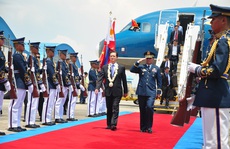 Thủ tướng tới Manila, bắt đầu chuyến làm việc tại Philippines