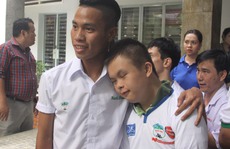 U19 Việt Nam thăm trẻ khuyết tật