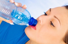 5 sai lầm bạn không ngờ khi uống nước