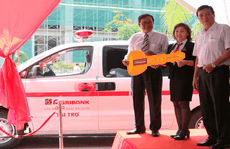 Agribank tặng xe cứu thương trị giá 1 tỉ đồng