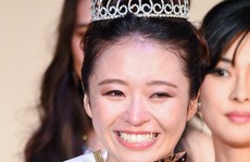 Tân Hoa hậu Thế giới Nhật Bản nức nở khi đăng quang