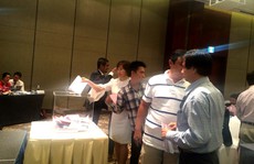 Liên tục “hút máu” cổ đông