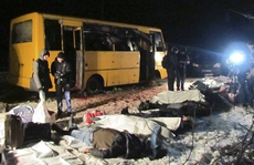 Đông Ukraine: Xe buýt trúng tên lửa Grad, 11 người chết