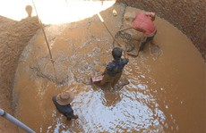 Dân Lý Sơn đào giếng khổng lồ chống hạn