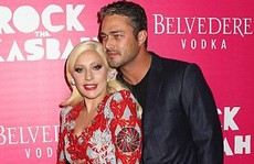 Lady Gaga thân mật bên chồng sắp cưới trên thảm đỏ
