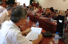 Tiếp xúc cử tri để... giới thiệu hồ sơ anh hùng!