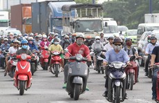 Bộ trưởng Thăng kiến nghị tạm dừng thu phí đường bộ từ năm 2016