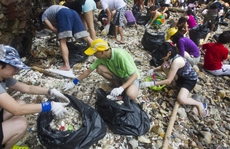 Trung Quốc xả 2,4 triệu tấn chất thải nhựa ra biển