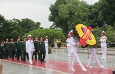 Đoàn Bộ Quốc phòng dâng hương tưởng niệm các anh hùng liệt sĩ