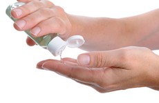 5 lý do nên tránh xa dung dịch rửa tay khô