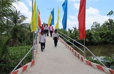 Xây cầu cho trẻ em nghèo