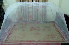 Giật dây chuyền trong giường, dọa giết người truy đuổi