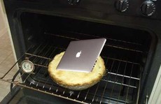 Sửa MacBook bằng… lò nướng