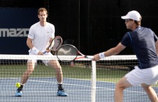 Murray lỡ cơ hội đối đầu Djokovic ở... đôi nam Rogers Cup