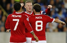 Rooney khai hỏa, Sanchez giải hạn bằng hat-trick