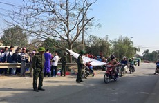 Đi làm về, 2 vợ chồng chết thảm dưới bánh xe tải