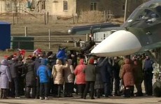 Phi công Nga trở về từ Syria được chào đón như anh hùng