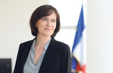 Nữ bộ trưởng Pháp bị “ném đá” vì mạng che mặt