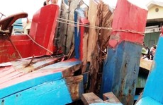 Tàu cá Thanh Hóa bị tàu lạ vỏ sắt đâm giữa đêm trên biển