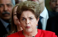 Bị miễn nhiệm, bà Rousseff cứng rắn đến phút cuối
