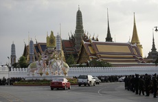 Linh cữu Quốc vương Thái Lan về đến 'nhà'