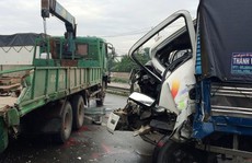 TP HCM: Xe tải tông nhau kinh hoàng trên Quốc lộ 1