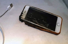 iPhone 6 bốc cháy dữ dội trên máy bay