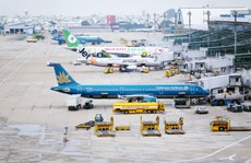 Sân bay Tân Sơn Nhất quá tải từ trong ra ngoài (*): Chờ giao đất, mở rộng