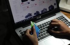 Tiền trong tài khoản liên tục “bốc hơi”