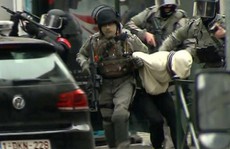 Nghi phạm khủng bố Paris đòi dẫn độ gấp đến Pháp