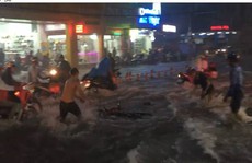 Cung đường ngập và nước mắt người trong cuộc