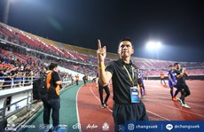 Kiatisuk bật khóc sau trận hòa Úc 2-2