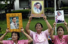 Thái Lan: Hoàng gia tập trung tại bệnh viện, thủ tướng hủy công du