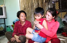 'Tỉ phú ve chai' hạnh phúc về quê báo hiếu cha mẹ
