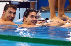 Sốc: Thần đồng bơi Singapore lại thắng Michael Phelps