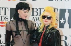 Những trang phục vừa quái vừa xấu tại Brit Awards