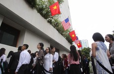 Người Sài Gòn đổ về GEM center chờ 'ngắm' Tổng thống Obama