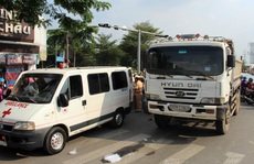 Con rể chết lặng bên thi thể mẹ vợ dưới bánh xe ben